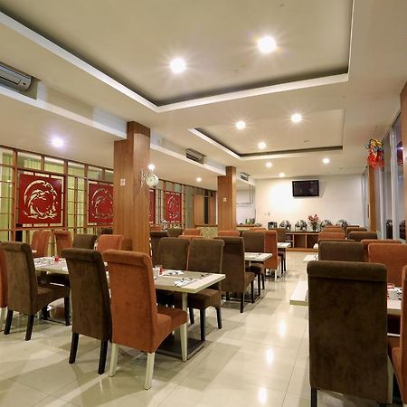 Dragon Inn Кендари Екстериор снимка