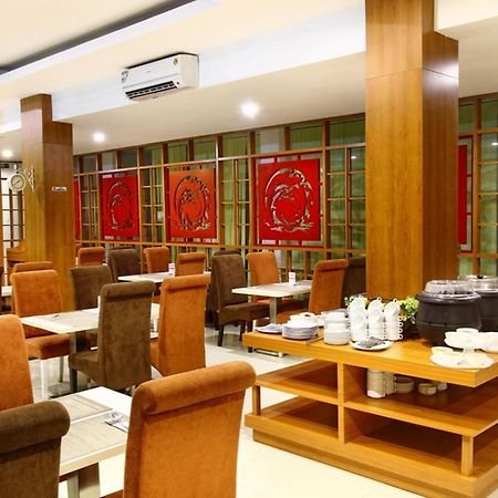 Dragon Inn Кендари Екстериор снимка